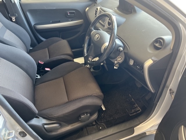 TOYOTA IST