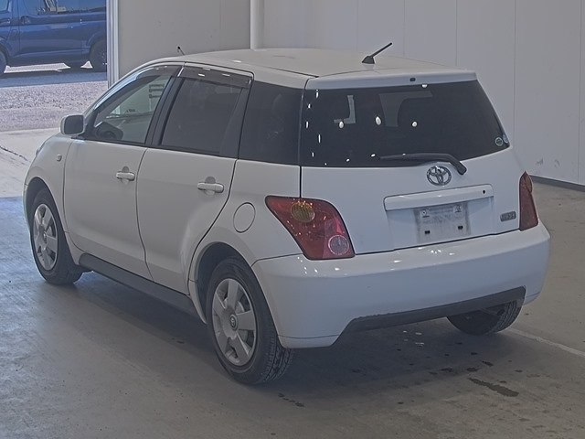 TOYOTA IST
