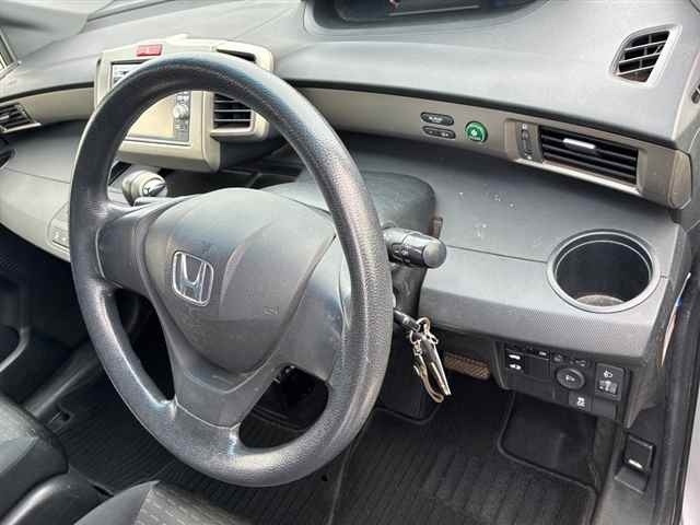 HONDA FREED SPIKE