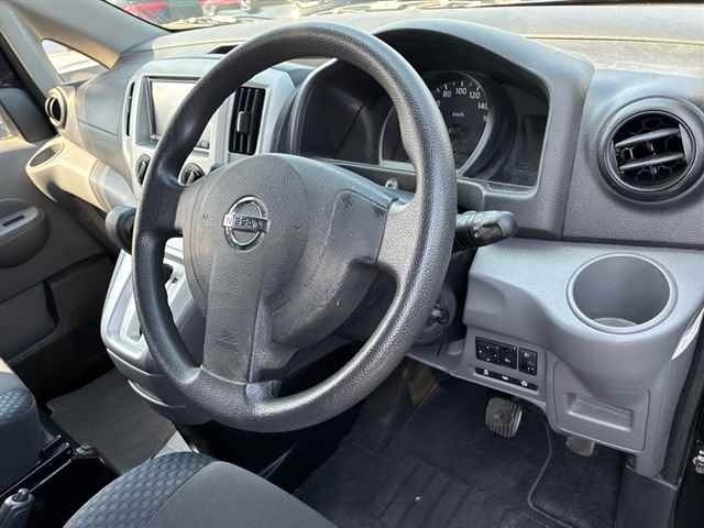 NISSAN NV200