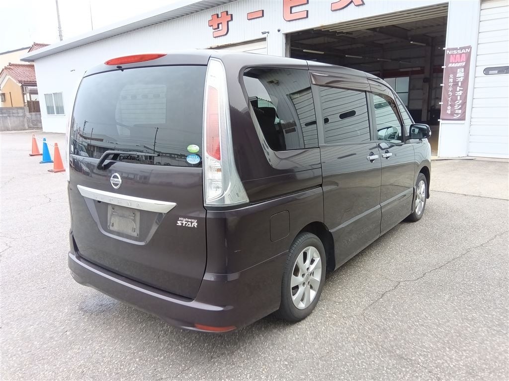 NISSAN SERENA