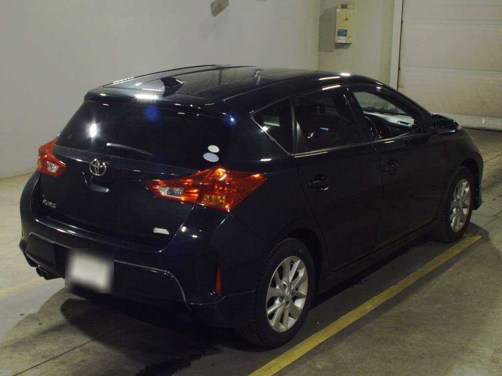 TOYOTA AURIS