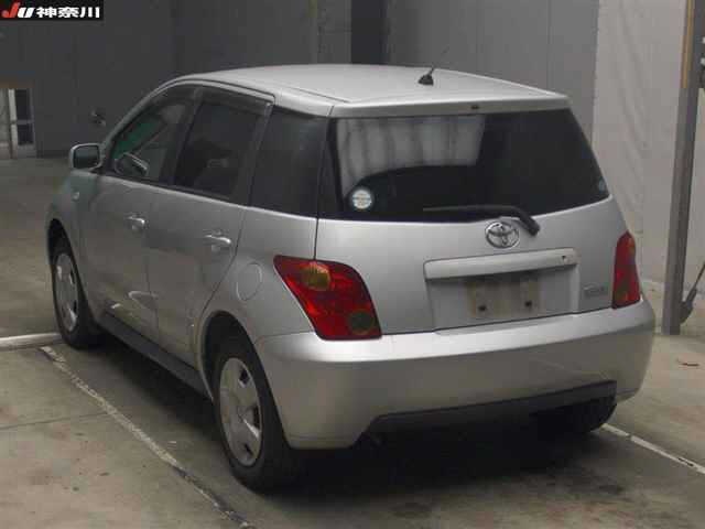 TOYOTA IST