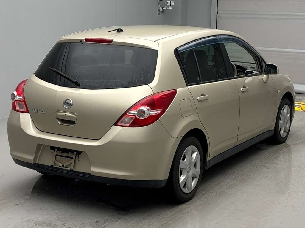 NISSAN TIIDA