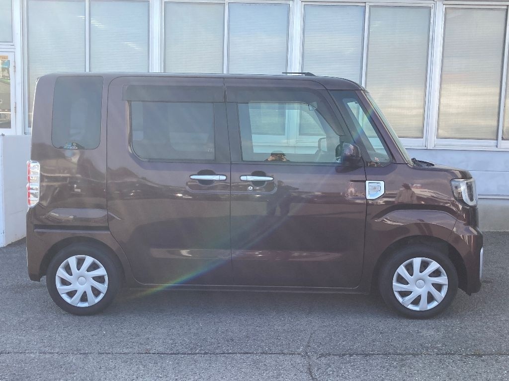 DAIHATSU WAKE