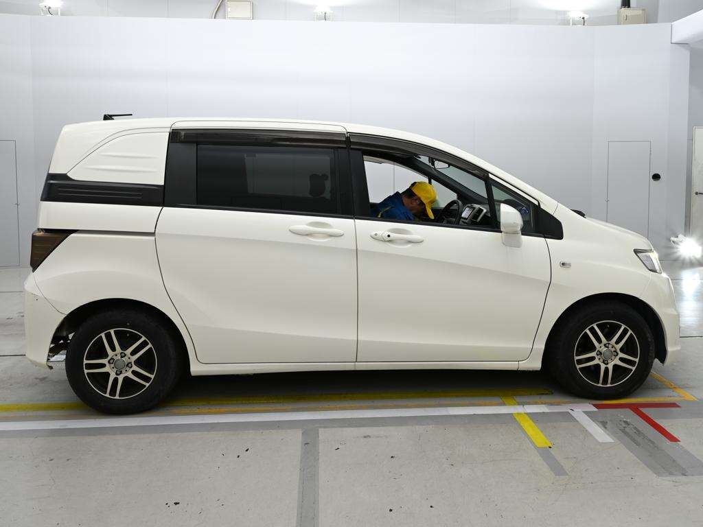 HONDA FREED SPIKE