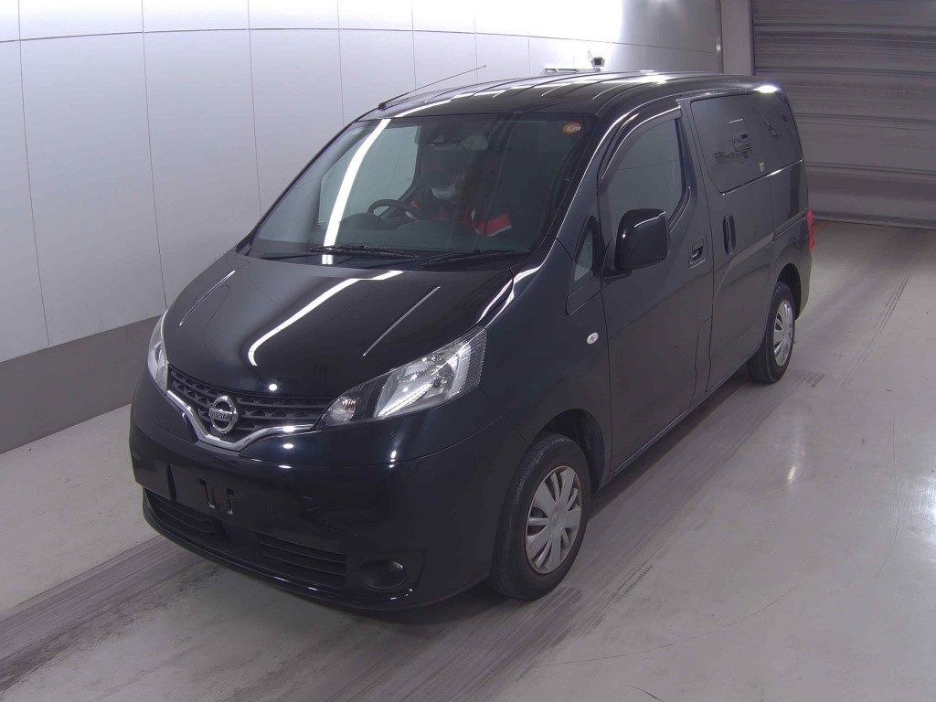 NISSAN NV200