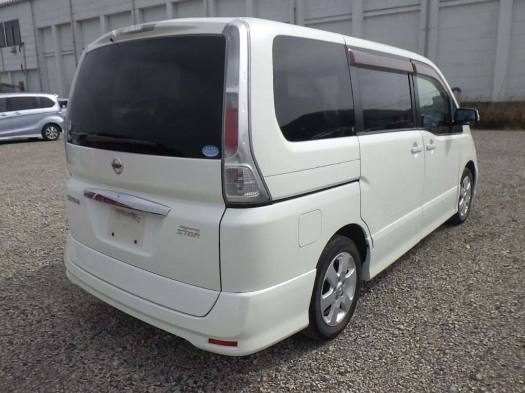 NISSAN SERENA