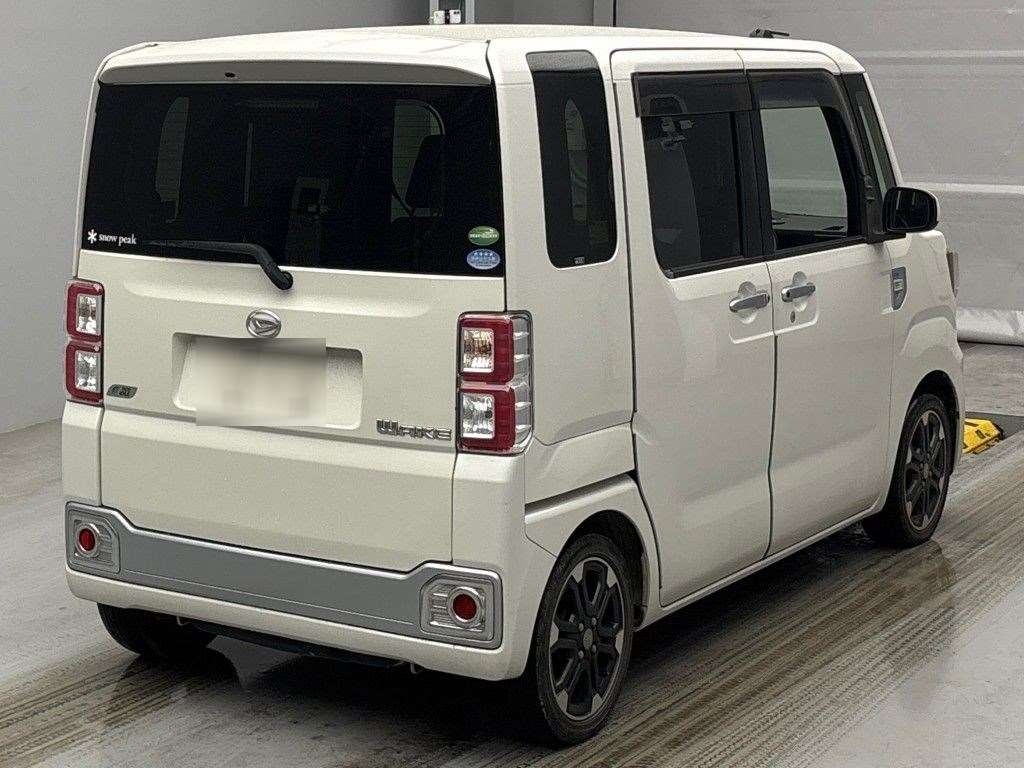 DAIHATSU WAKE