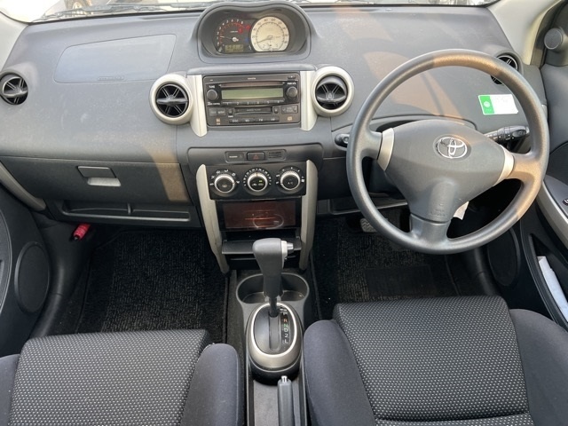 TOYOTA IST