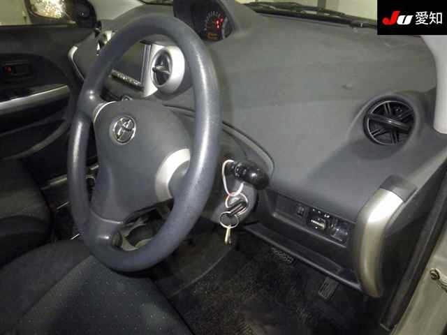 TOYOTA IST