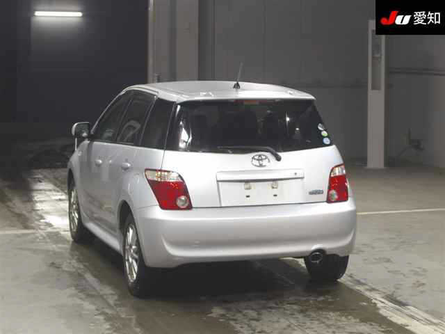 TOYOTA IST