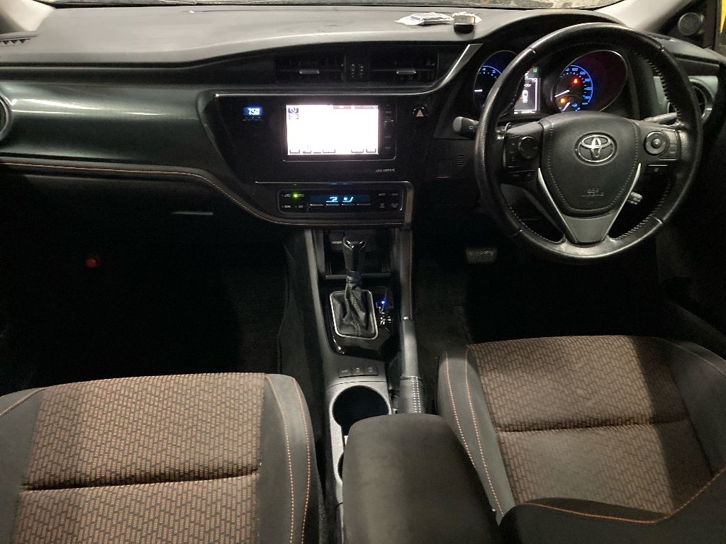 TOYOTA AURIS