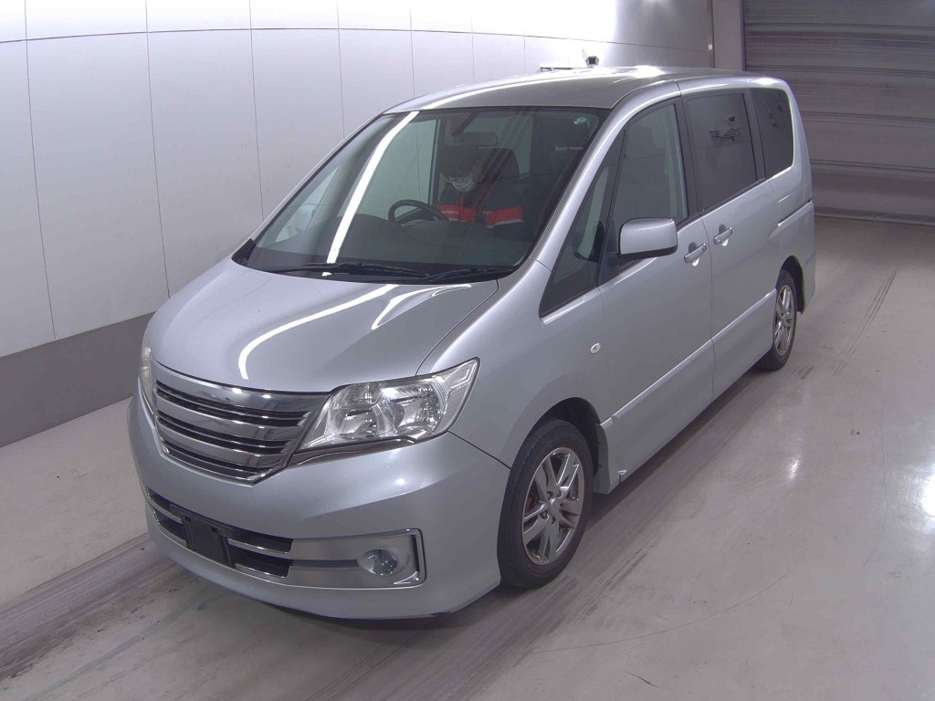NISSAN SERENA