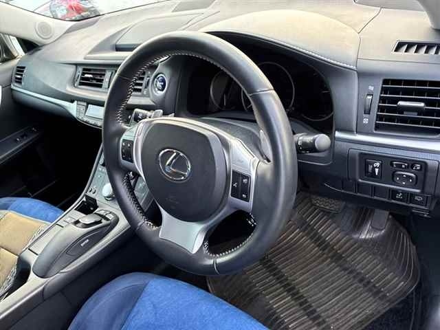 LEXUS CT200H
