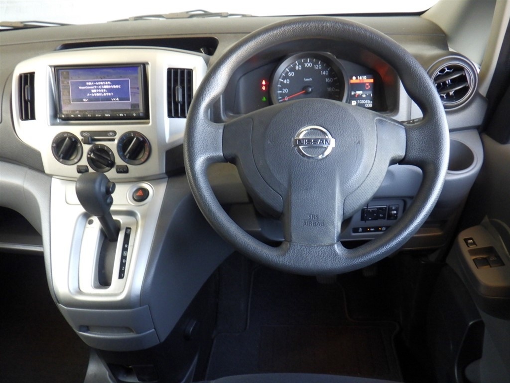 NISSAN NV200