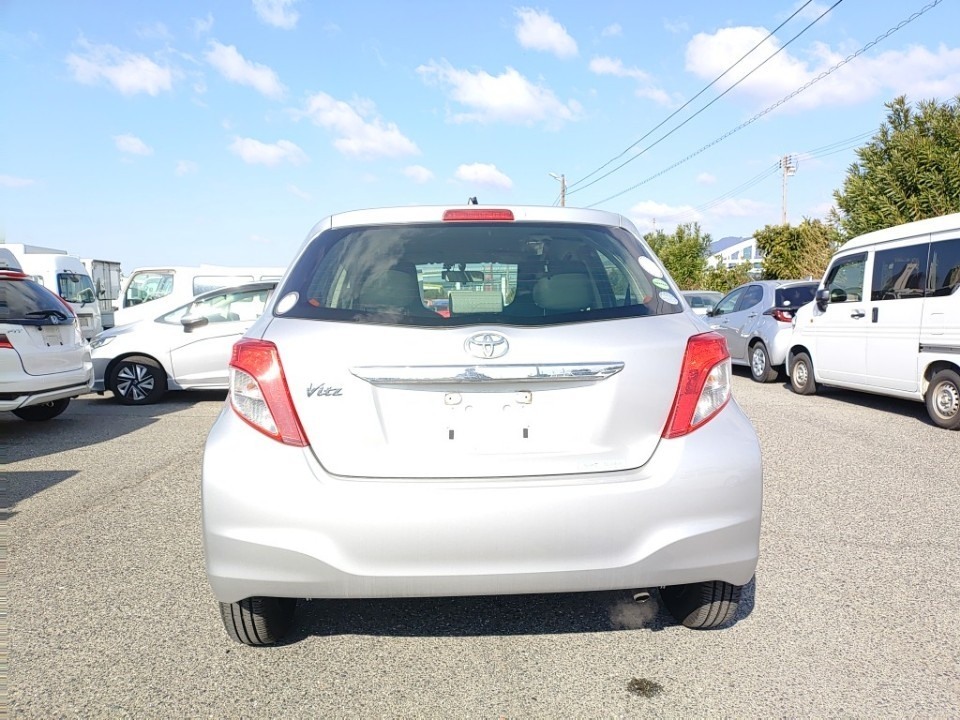 TOYOTA VITZ