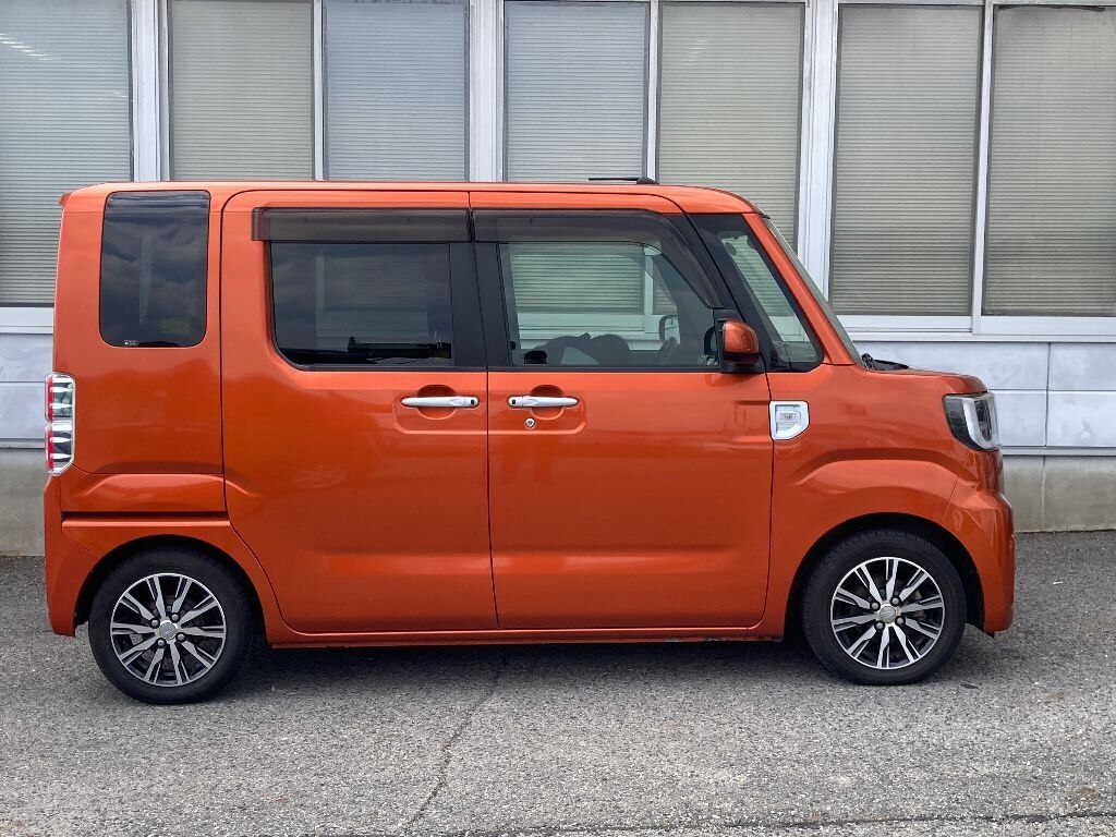 DAIHATSU WAKE