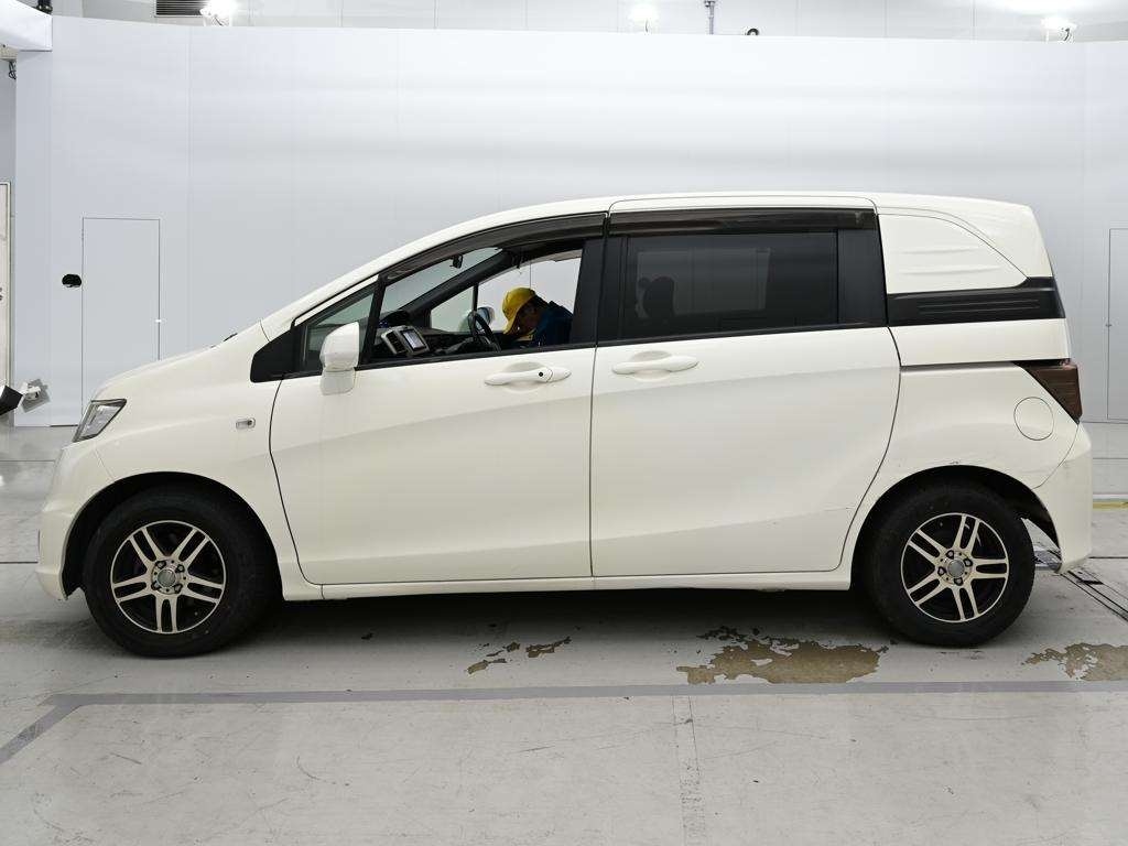 HONDA FREED SPIKE