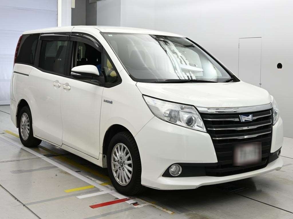 TOYOTA NOAH
