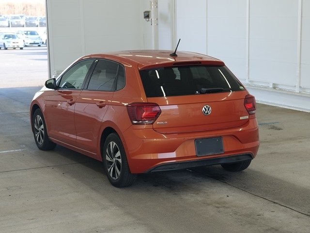 VOLKSWAGEN POLO