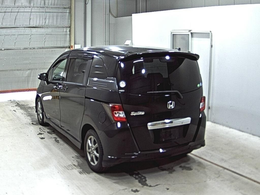 HONDA FREED SPIKE