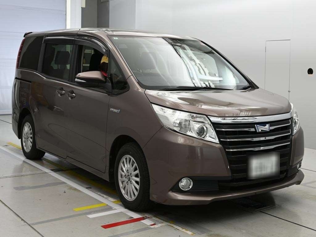 TOYOTA NOAH
