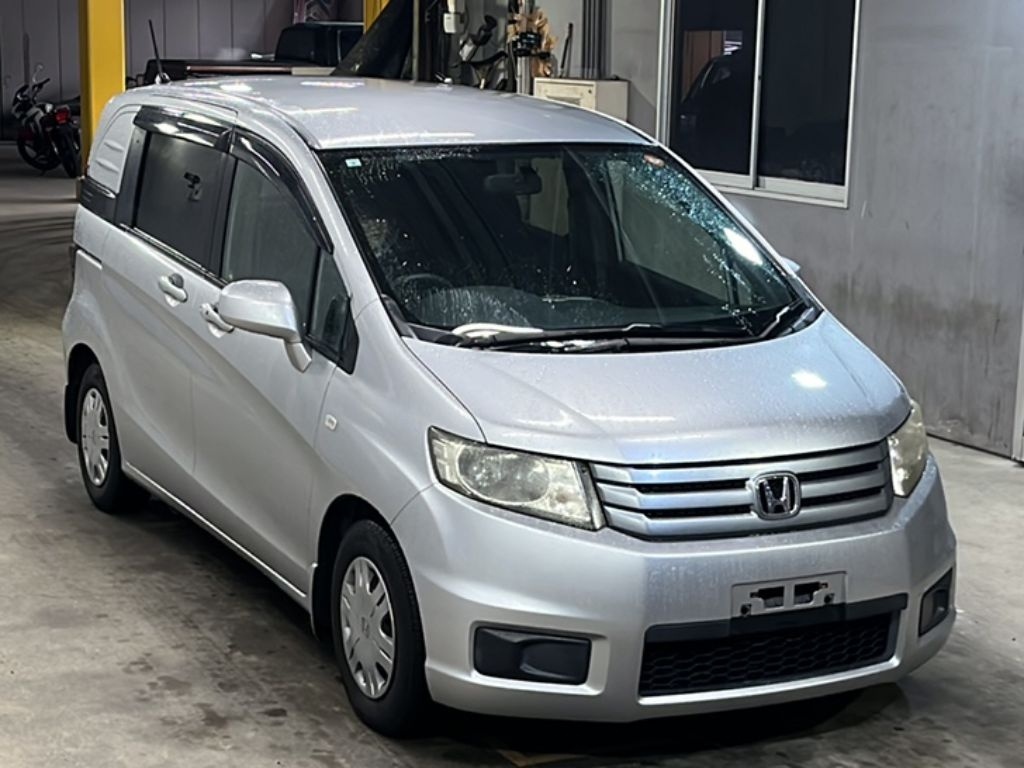 HONDA FREED SPIKE
