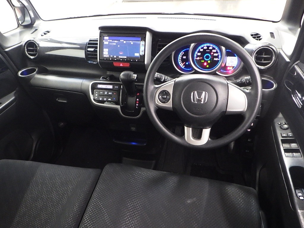 HONDA N-BOX