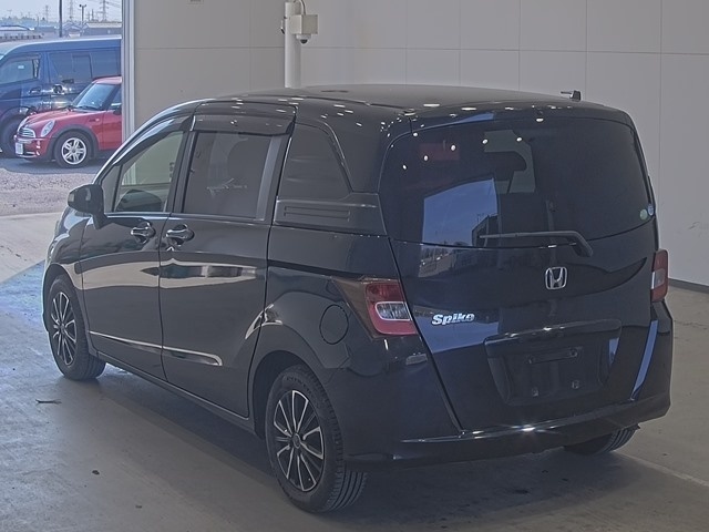 HONDA FREED SPIKE