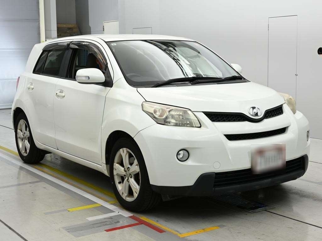 TOYOTA IST