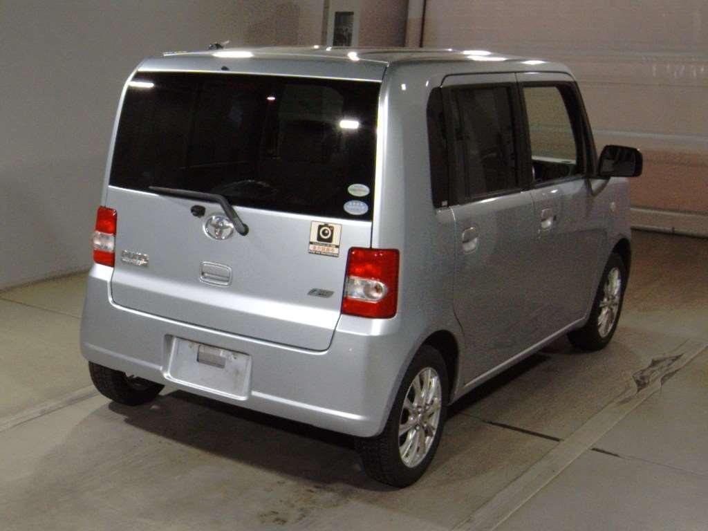TOYOTA PIXIS SPACE
