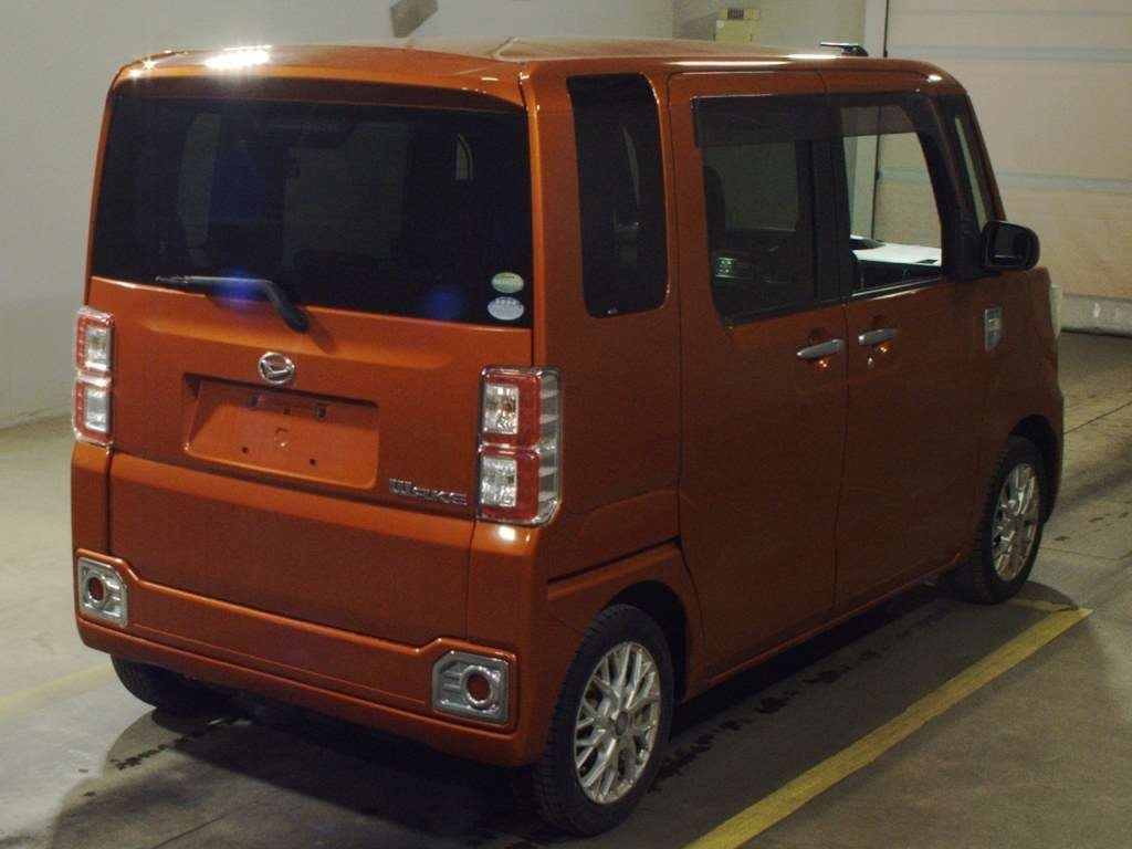DAIHATSU WAKE