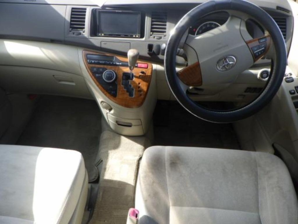 TOYOTA ISIS