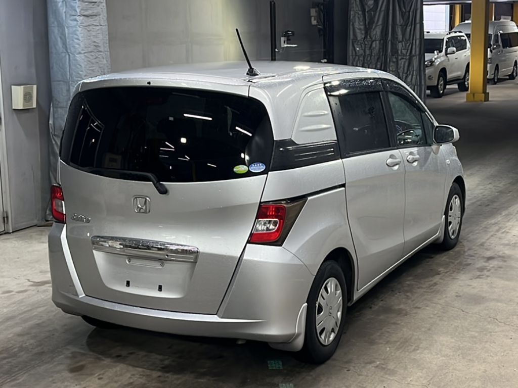 HONDA FREED SPIKE