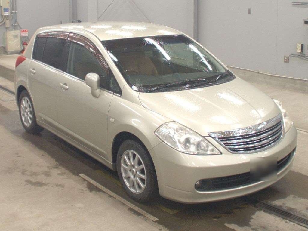NISSAN TIIDA