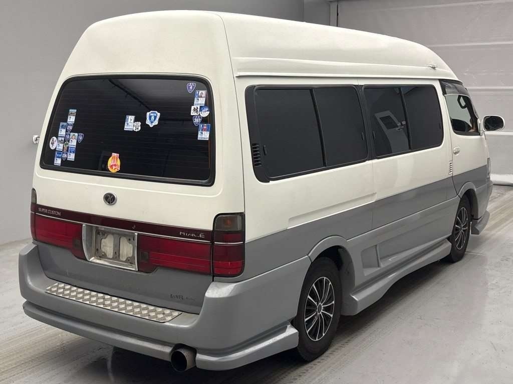 TOYOTA HIACE