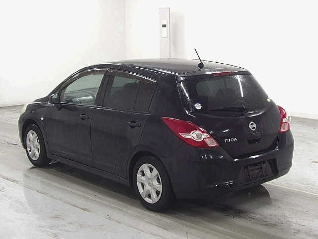 NISSAN TIIDA