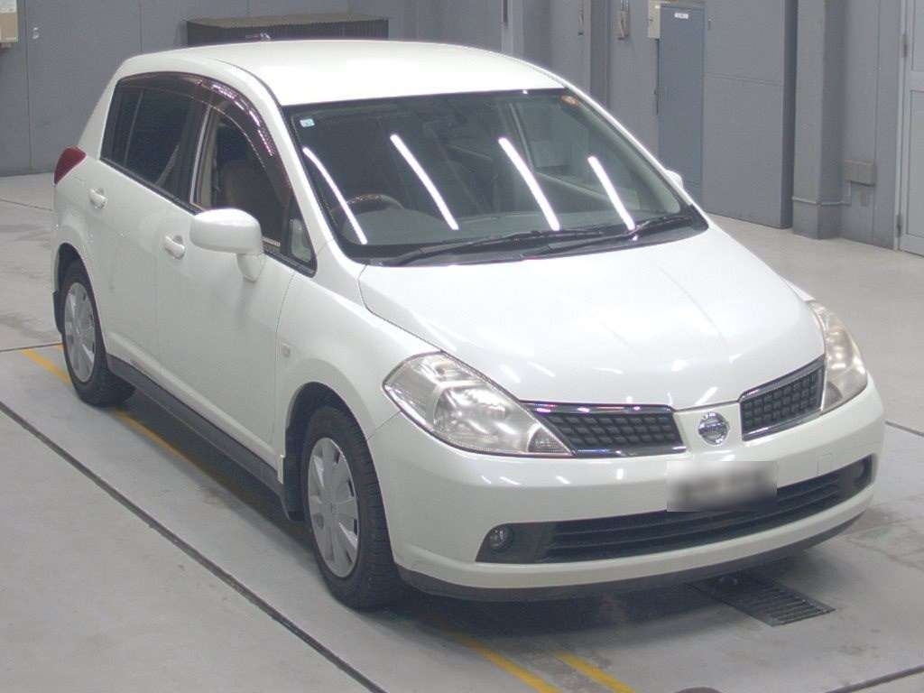 NISSAN TIIDA