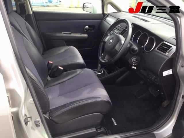NISSAN TIIDA