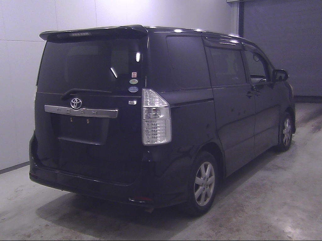 TOYOTA NOAH