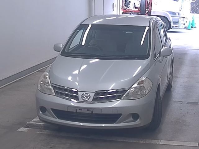 NISSAN TIIDA