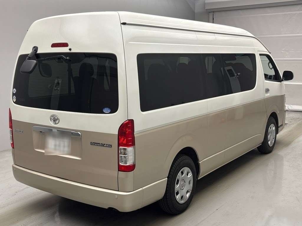 TOYOTA HIACE