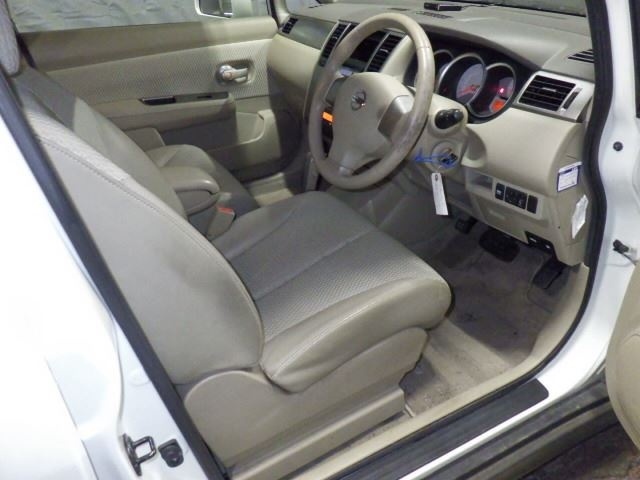 NISSAN TIIDA