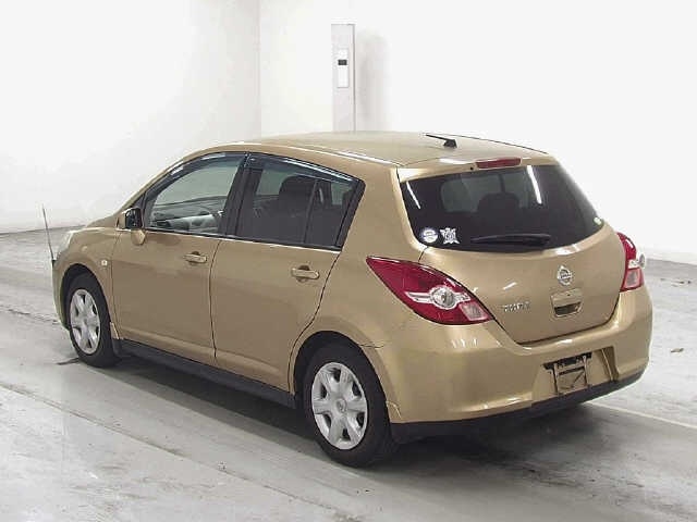 NISSAN TIIDA