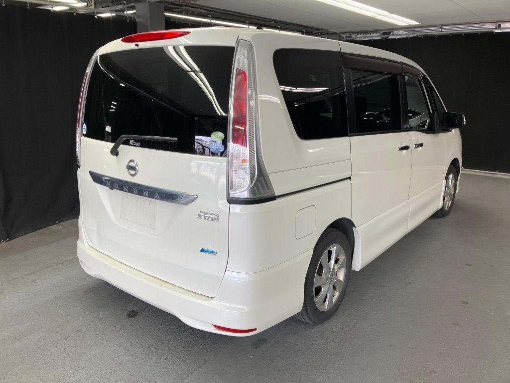 NISSAN SERENA