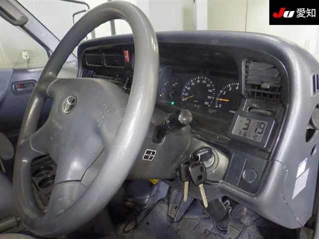 TOYOTA REGIUS ACE