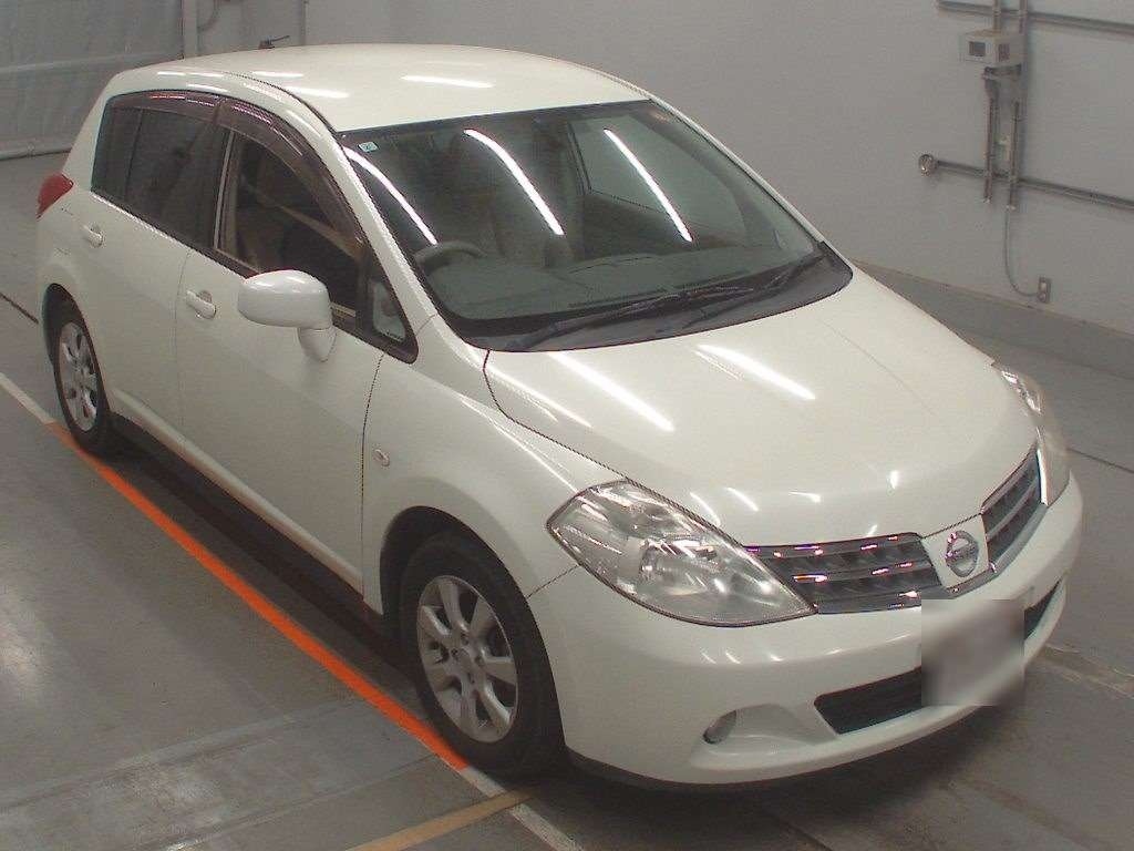 NISSAN TIIDA