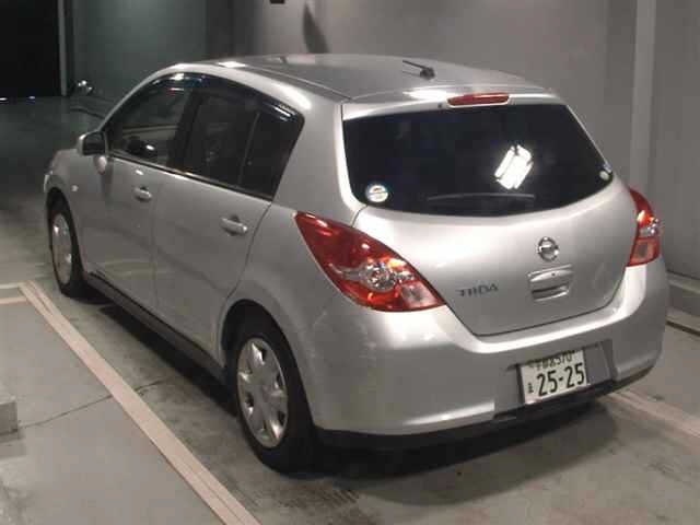 NISSAN TIIDA