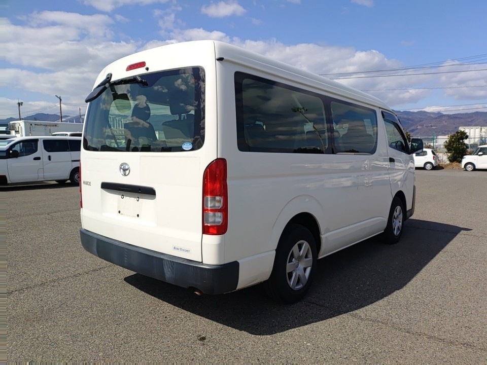 TOYOTA HIACE